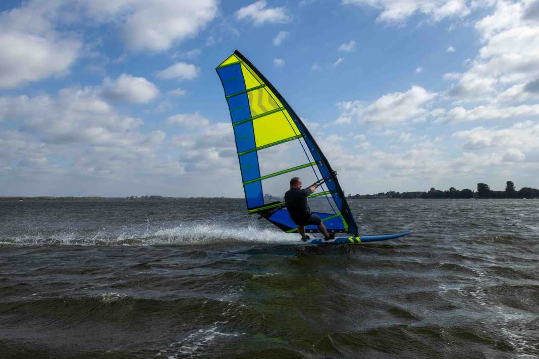 KA Sails wird zu Tribal Windsurfing, das blau-gelbe Design bleibt