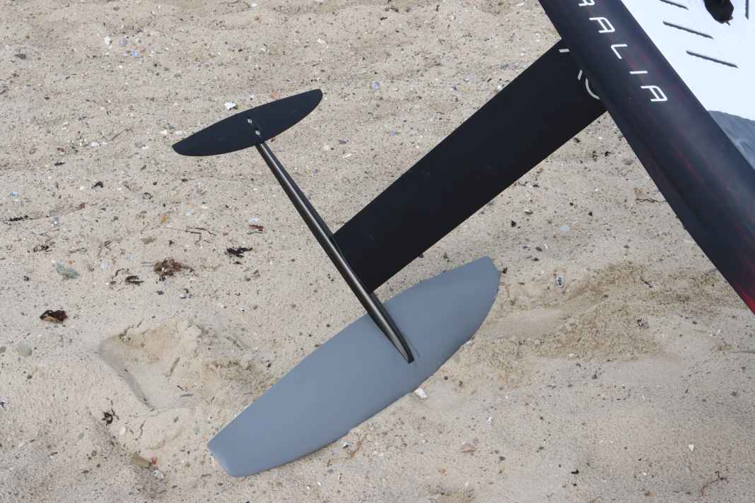 The Taaroa AO Foil is available as a set for 669 euros