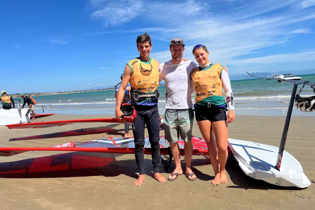 DSV coach Leon Delle with Lenny Friemel and Sopha Meyer, who competed for Germany at the World Youth Championships in Brazil