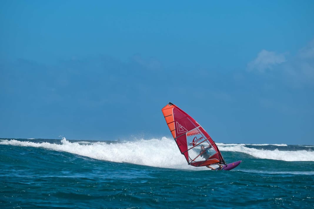 The surfer's dream in real waves has been moulded into almost every one of these boards - it becomes a reality with moderate waves or heavy surfers. In the photo: JP-Australia