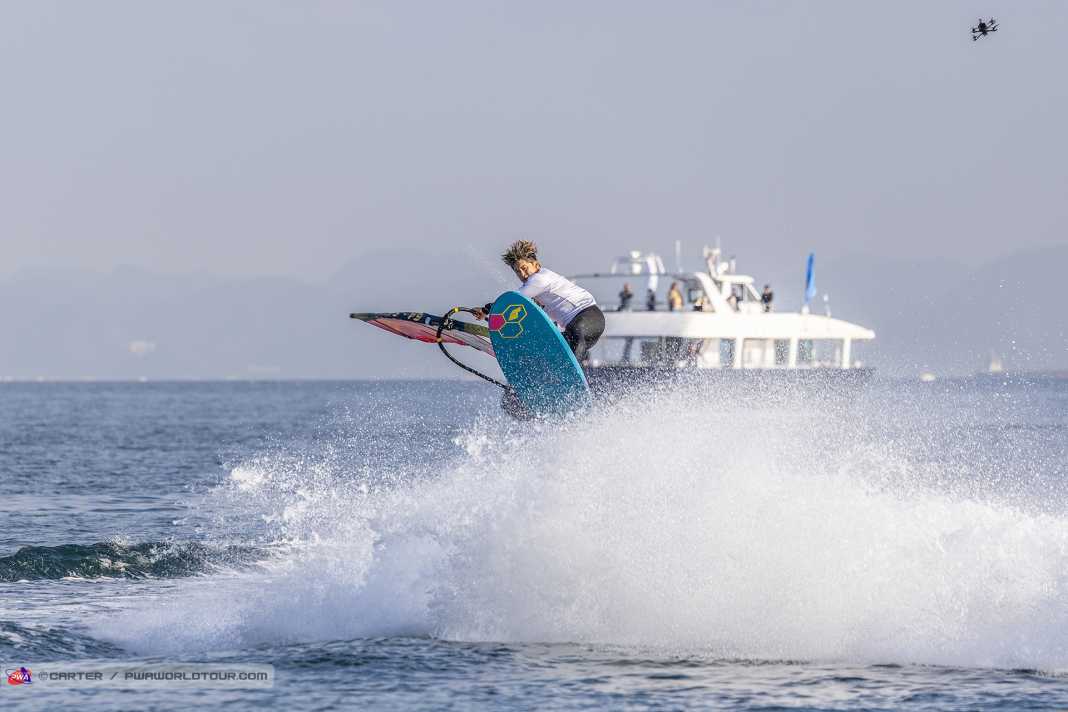 Freestyle statt Racing: Der Wind spielte auch am zweiten Tag des World Cups in Japan nicht mit