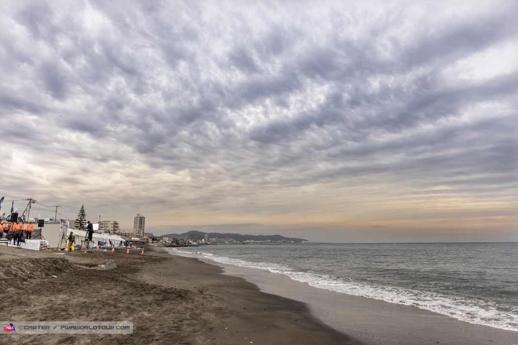Clouds over Yokosuka: The weather was rather gloomy at the start of the last World Cup of the season