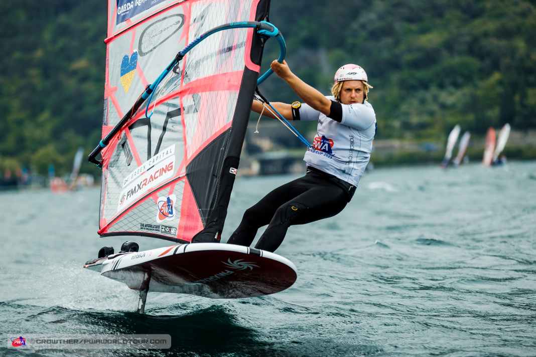 PWA Slalom Weltmeister Maciek Rutkowski startet mit Sieg in die neue Saison.