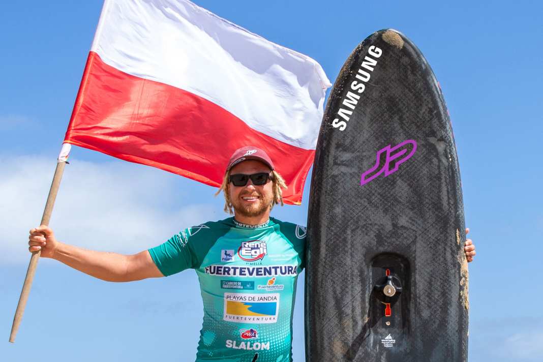 Maciek Rutkowski plant, von Schweden nach Polen zu surfen - live begleitet und für einen guten Zweck