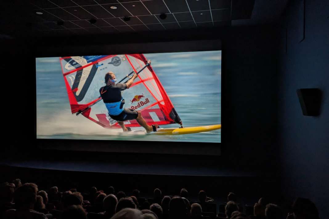 Die 100 km/h-Marke zu knacken, dieses Ziel ist zunächst das zentrale Motiv von "Born to WIndsurf"