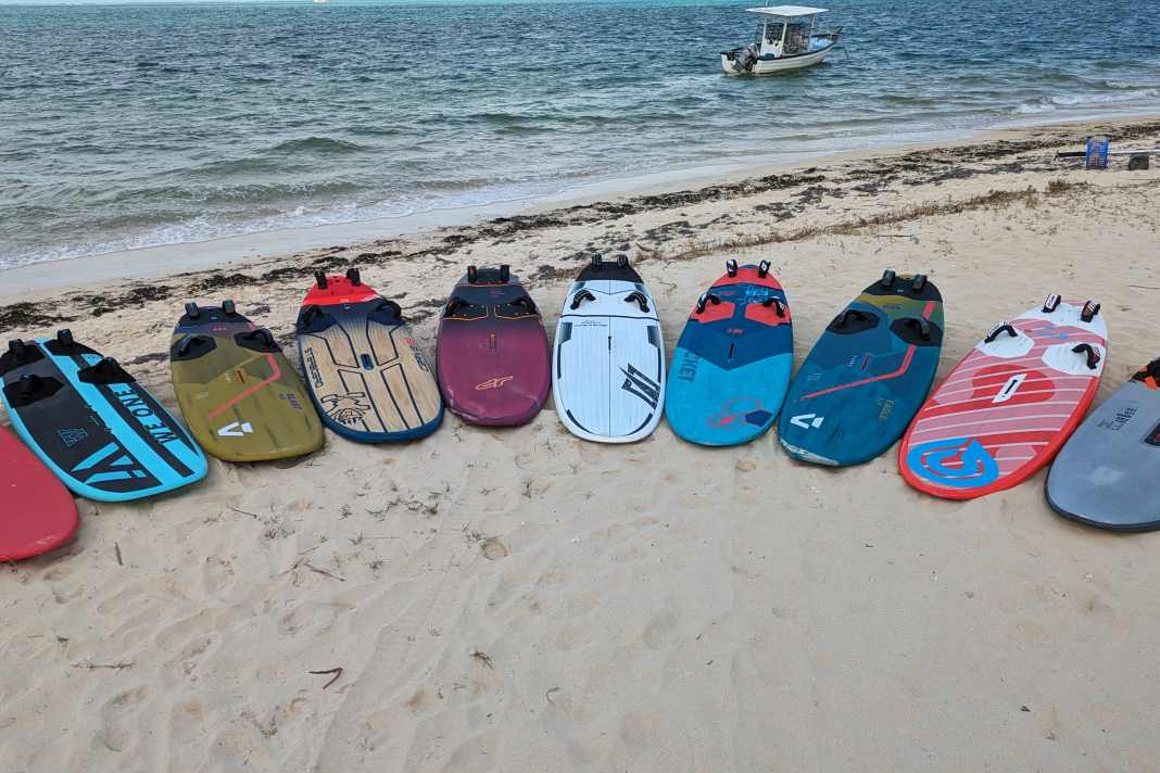 Zehn 2024er Freerider um 115 Litern haben wir am Pigeon Point auf Tobago getestet - alle Ergebnisse gibt es in surf 5/2024!