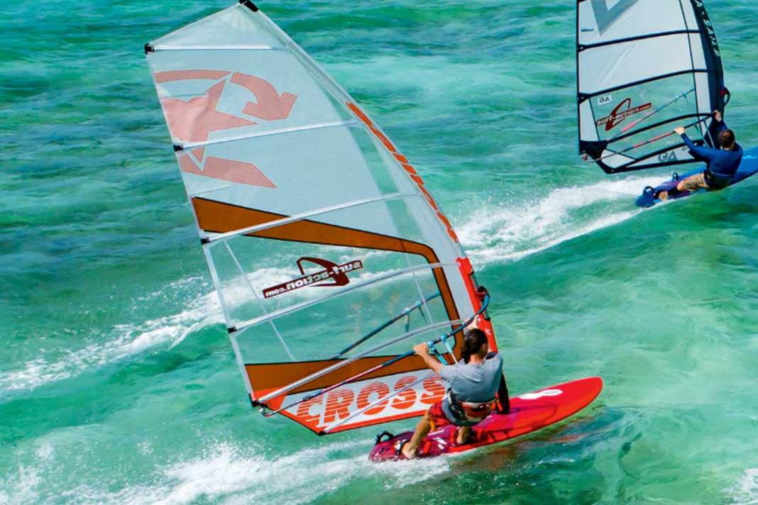 Freerider's paradise: The kilometre-long hits on the test rides are both a serious job and a pleasure. The Sailloft Cross at work at Pigeon Point.