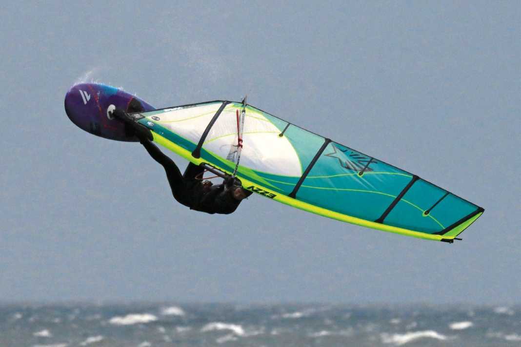 The profile of the Ezzy Wave was mainly influenced by flatter battens.