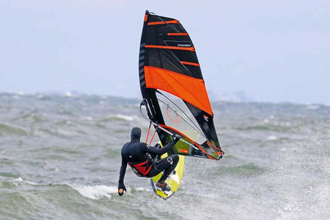 The RRD Move is suitable for anyone who surfs mainly on flat water and in bump & jump conditions, but also for a day in the surf.