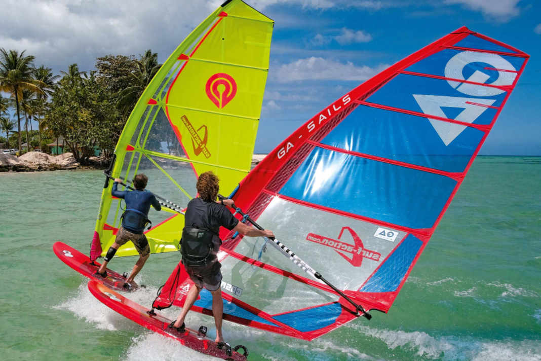 Viel handlicher als Racesegel, aber auch verdammt schnell – das sind Freeracesegel. Hier Goya Mark 2 und GA-Sails Cosmic (rechts).