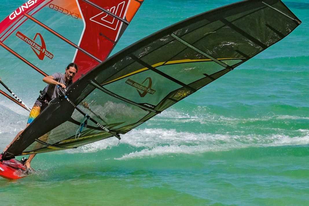 Der Wind war am Testspot Pigeon Point ideal für Segeltyp und die Größe, wir haben wohl über 200 Kilometer auf den zwei Tabou Rocket+ 123 absolviert. Im Bild trägt das Point-7 das übliche Schwarz.