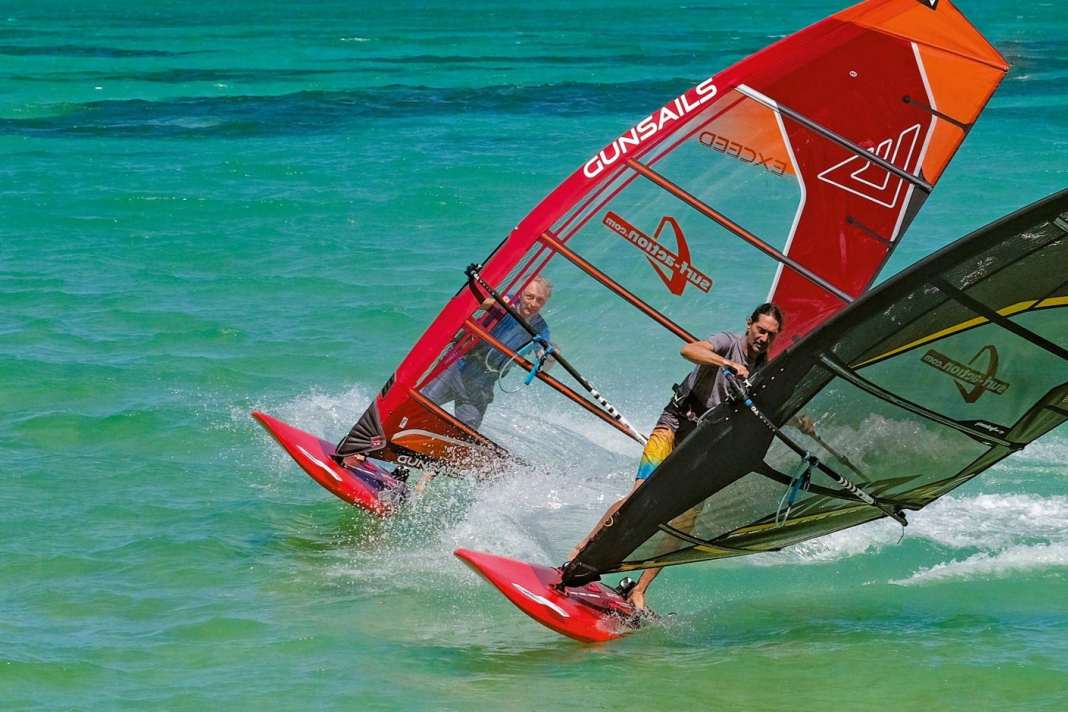 Der Wind war am Testspot Pigeon Point ideal für Segeltyp und die Größe, wir haben wohl über 200 Kilometer auf den zwei Tabou Rocket+ 123 absolviert. Das Gunsails links in rot im Bild.