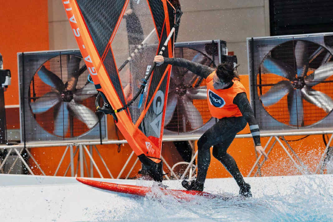 Pool action at boot Düsseldorf.