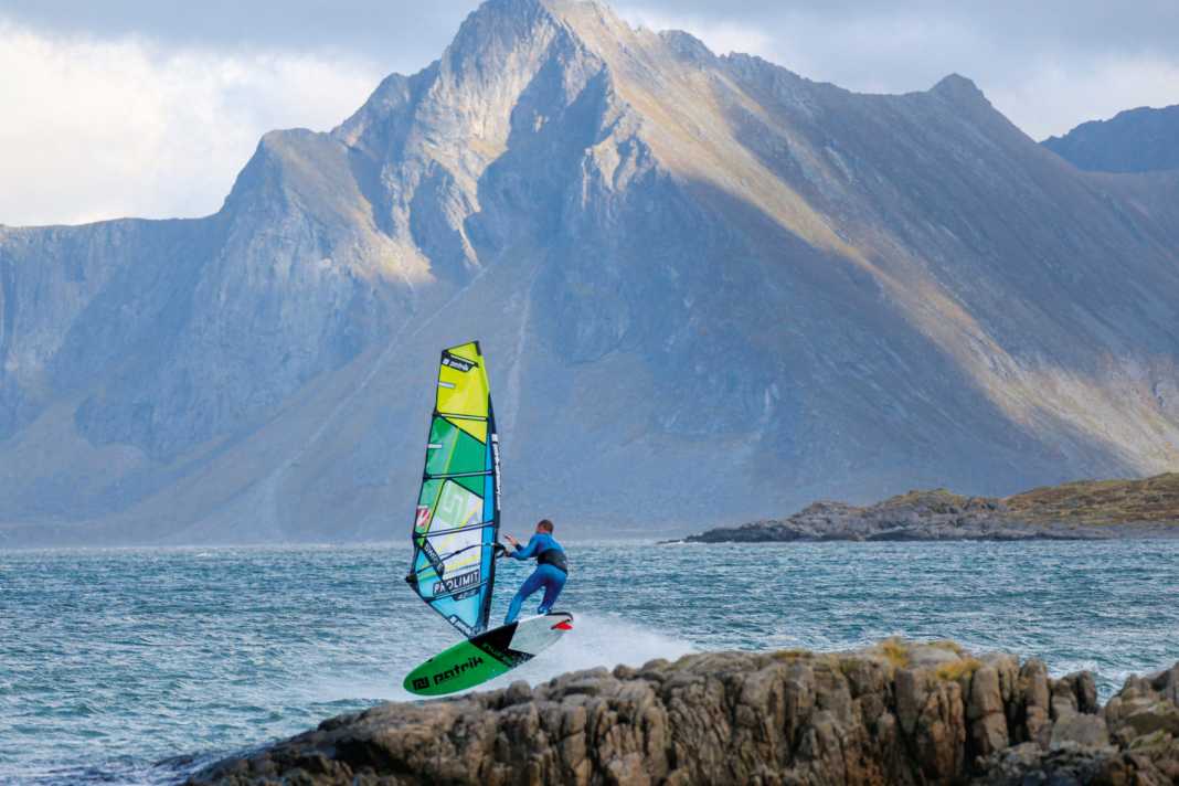 The Lofoten Islands are definitely not suitable for a pure windsurfing holiday. They would be too good for that. Nevertheless, with a little spirit of discovery you can find some great spots.