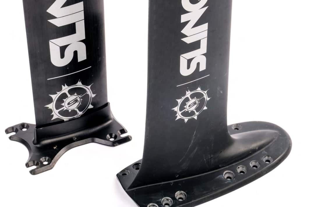 The Slingshot carbon mast is made entirely from a single mould.