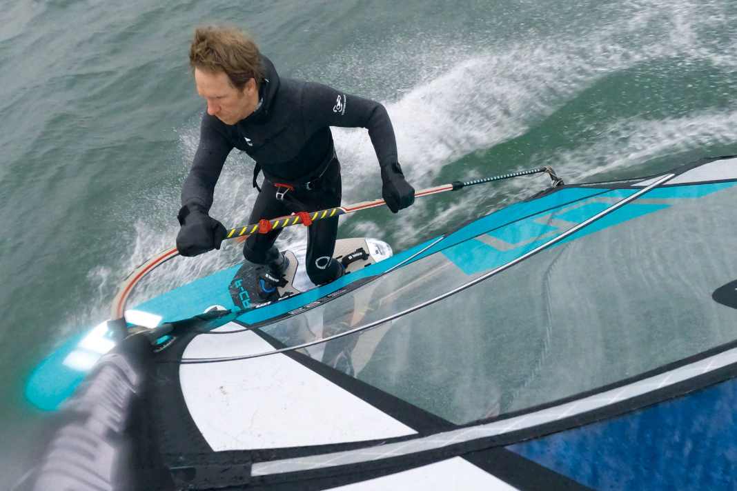 The characteristics of the X-Cross are ideal for single fin boards - and for anyone looking for a sporty, fast manoeuvring sail for heating and jibing.