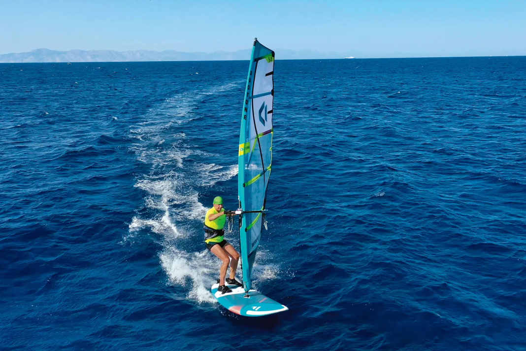 Endlich richtig halsen - jeder Windsurfer kann das lernen.