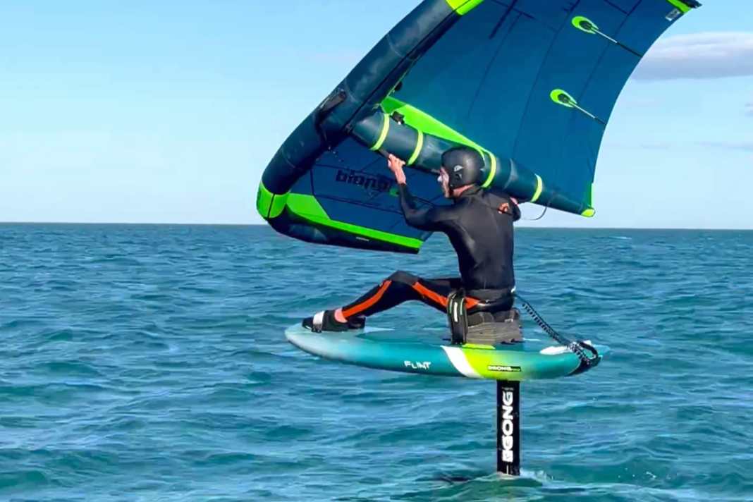 Despite paraplegia, Guillaume Colin foils several times a week