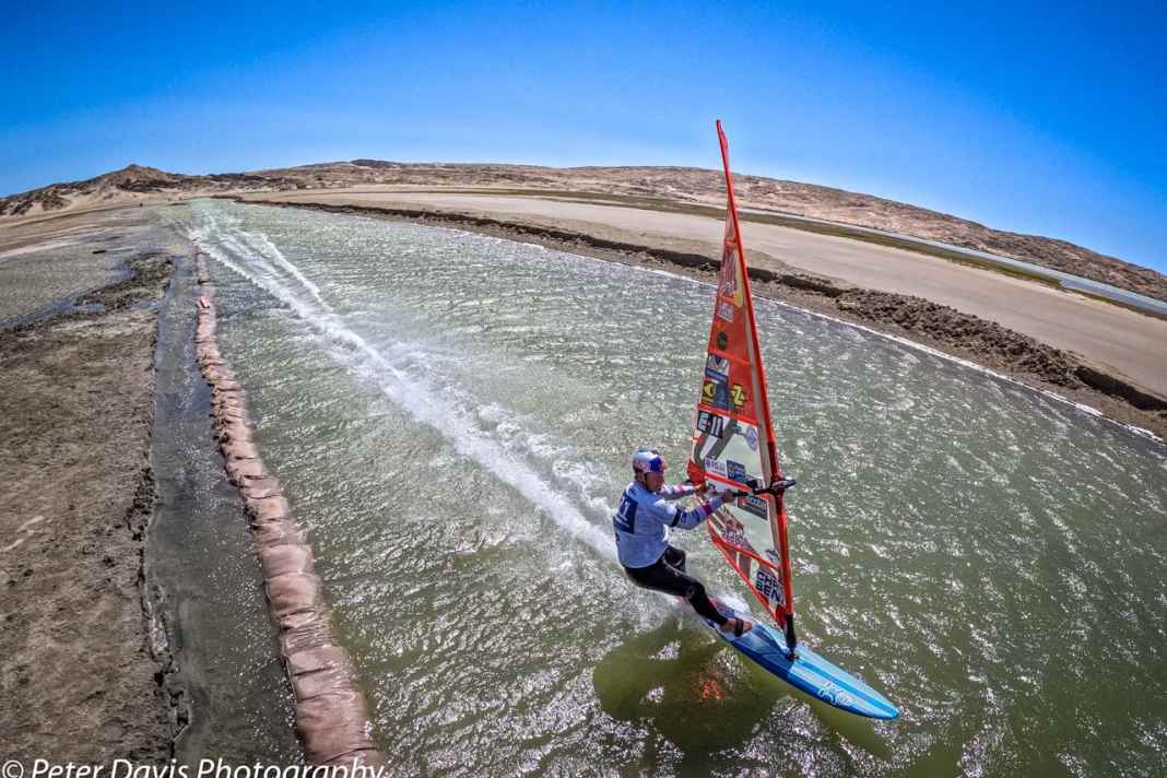 Am Wochenende waren die Speedsurfer bei der Lüderitz Speed Challenge endlich wieder auf dem Kanal