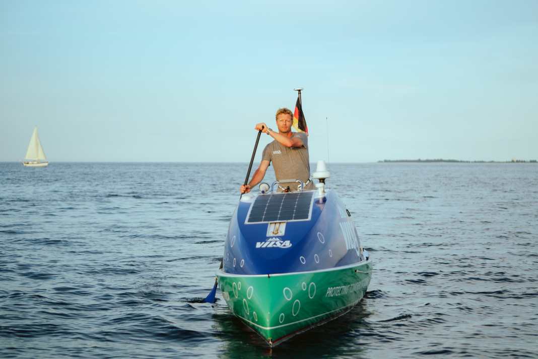 Michael Walther auf seinem Spezial-SUP: Bald startet der Kieler seine Atlantik-Überquerung