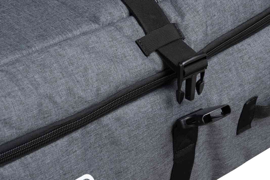 Solid buckles are designed to enable tight lashing