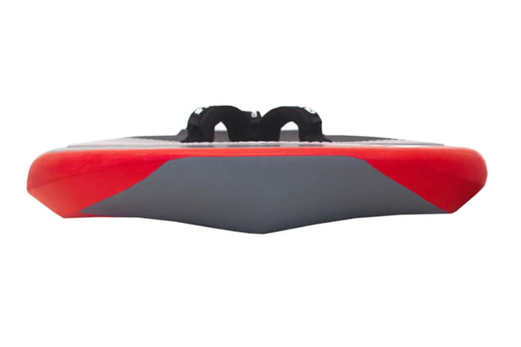 The underwater hull of hardboards is often concave, with bevelled edges. This ensures a smooth entry into the water