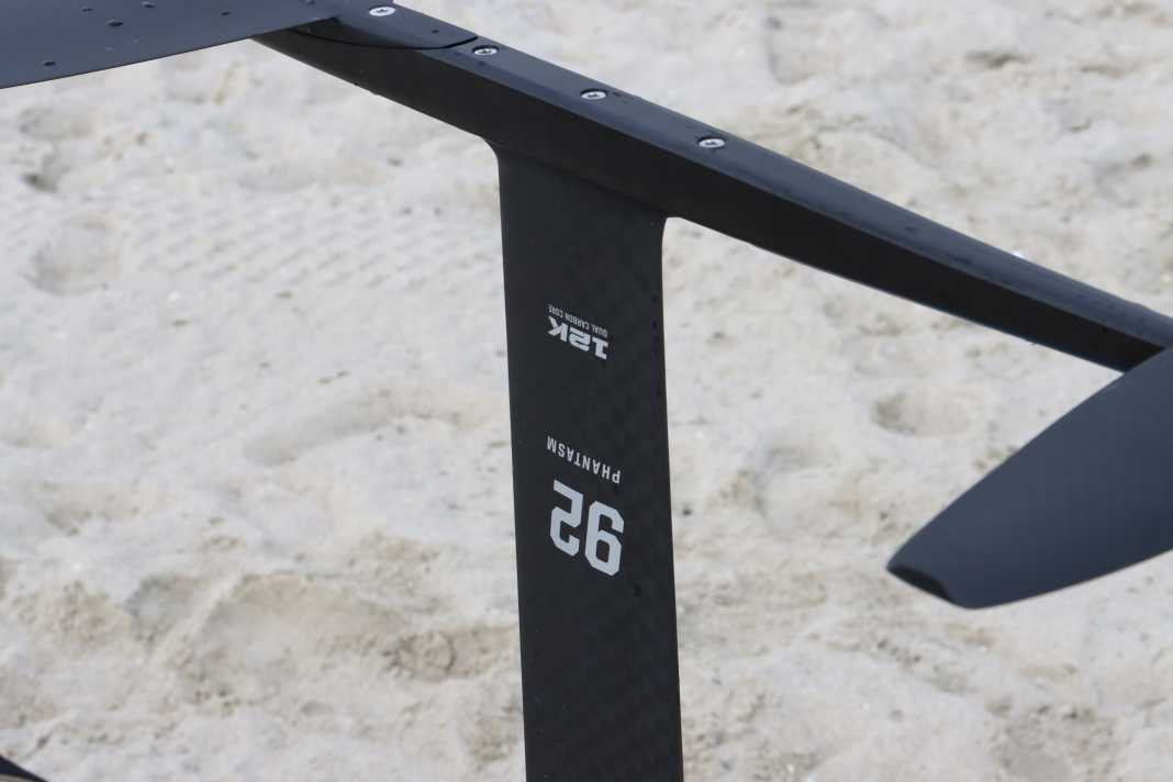 The 92 carbon mast is very stiff