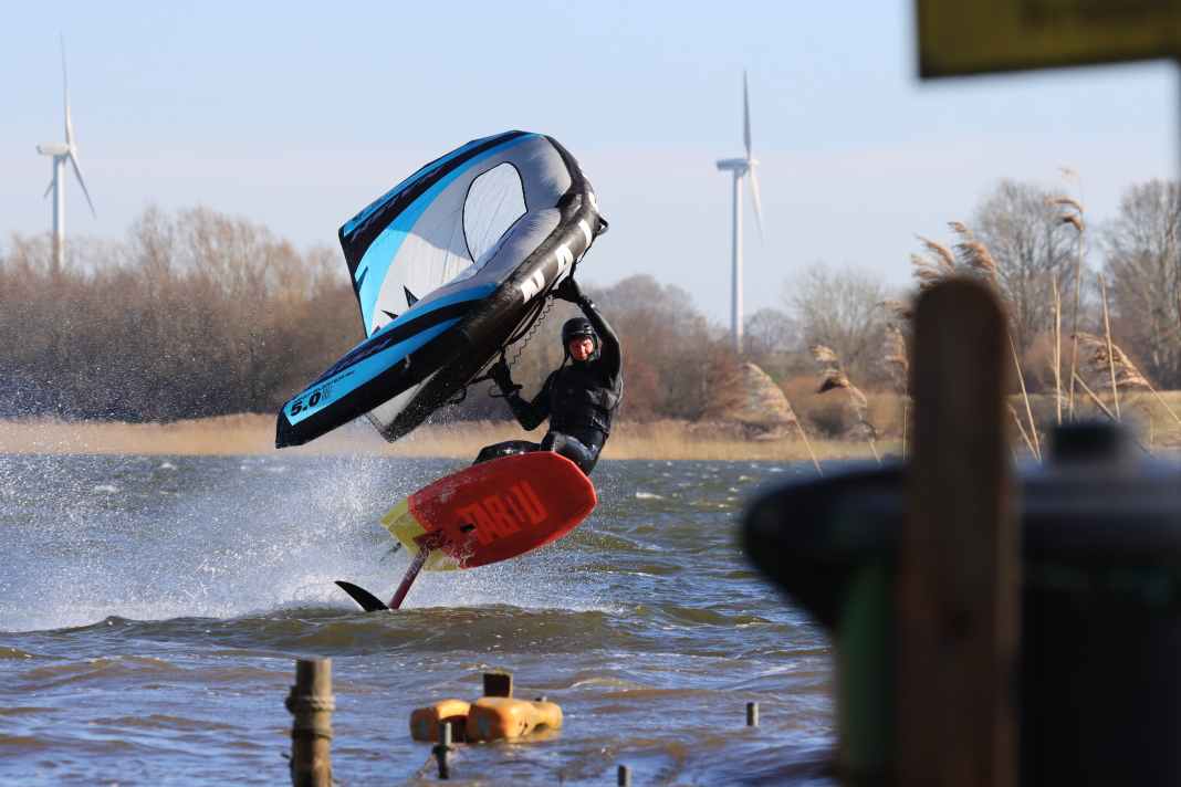 Ein Auf und Ab gehört bei den ersten Flügen auf dem Foil dazu
