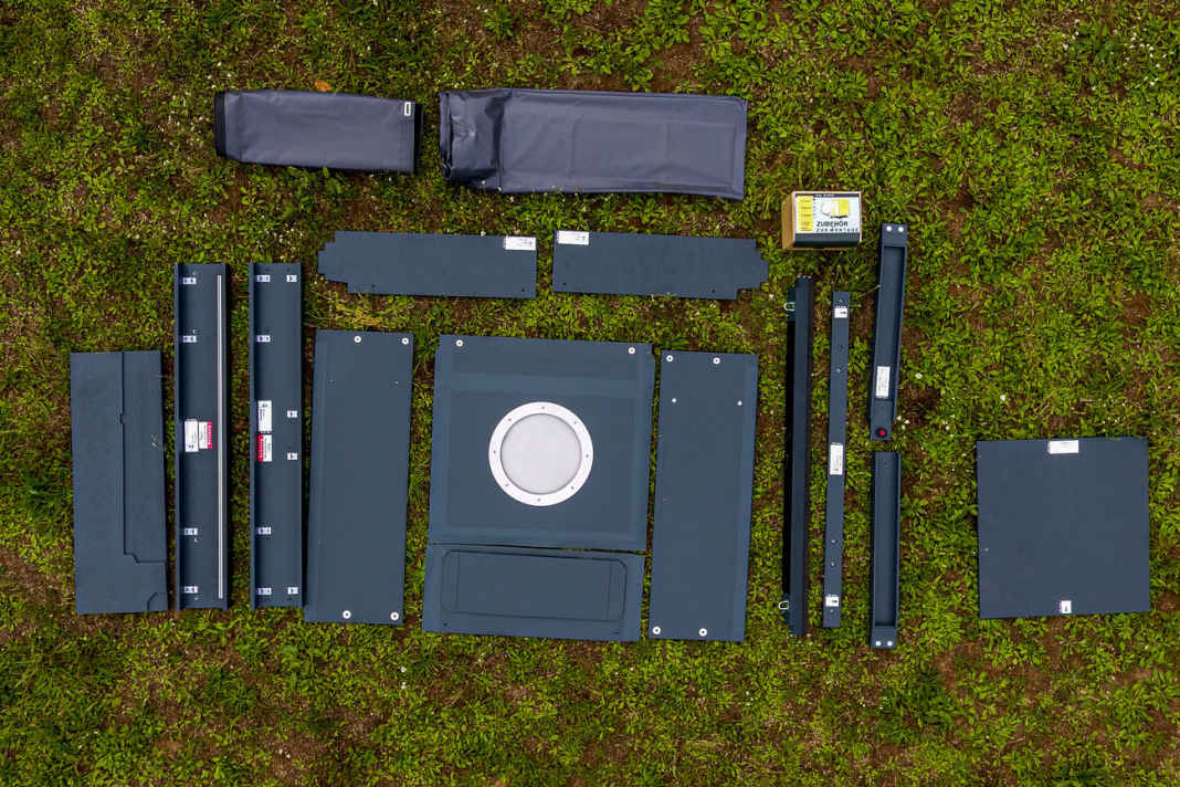 The module consists of 12 parts and can be assembled without tools