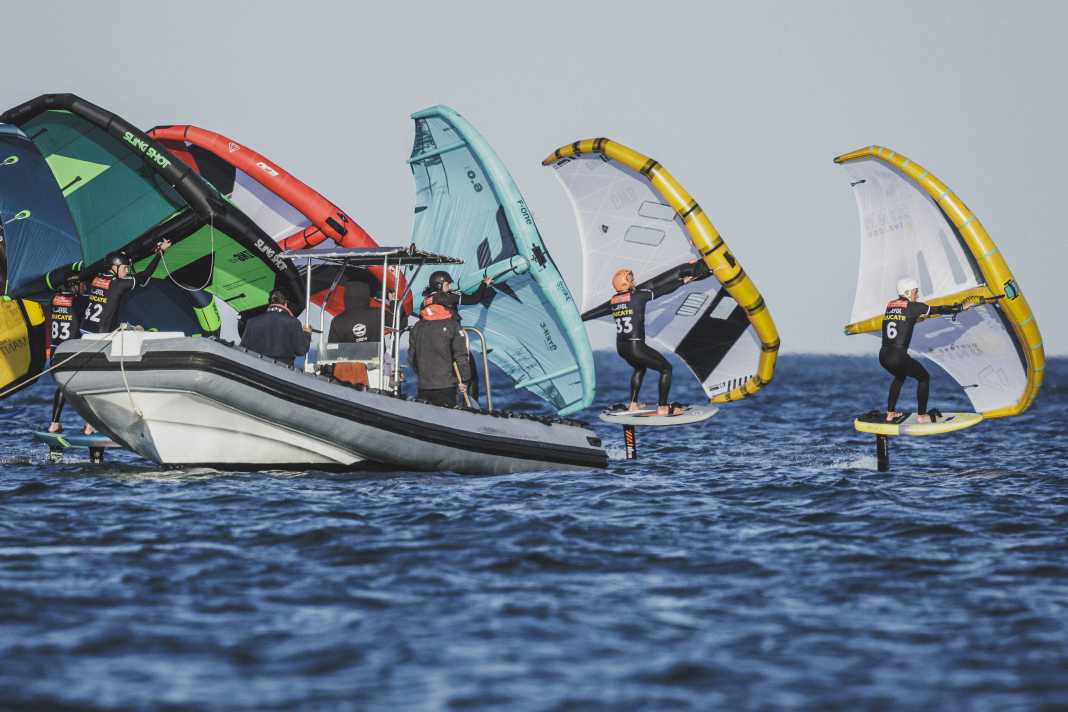 The ladies start in full fleet format