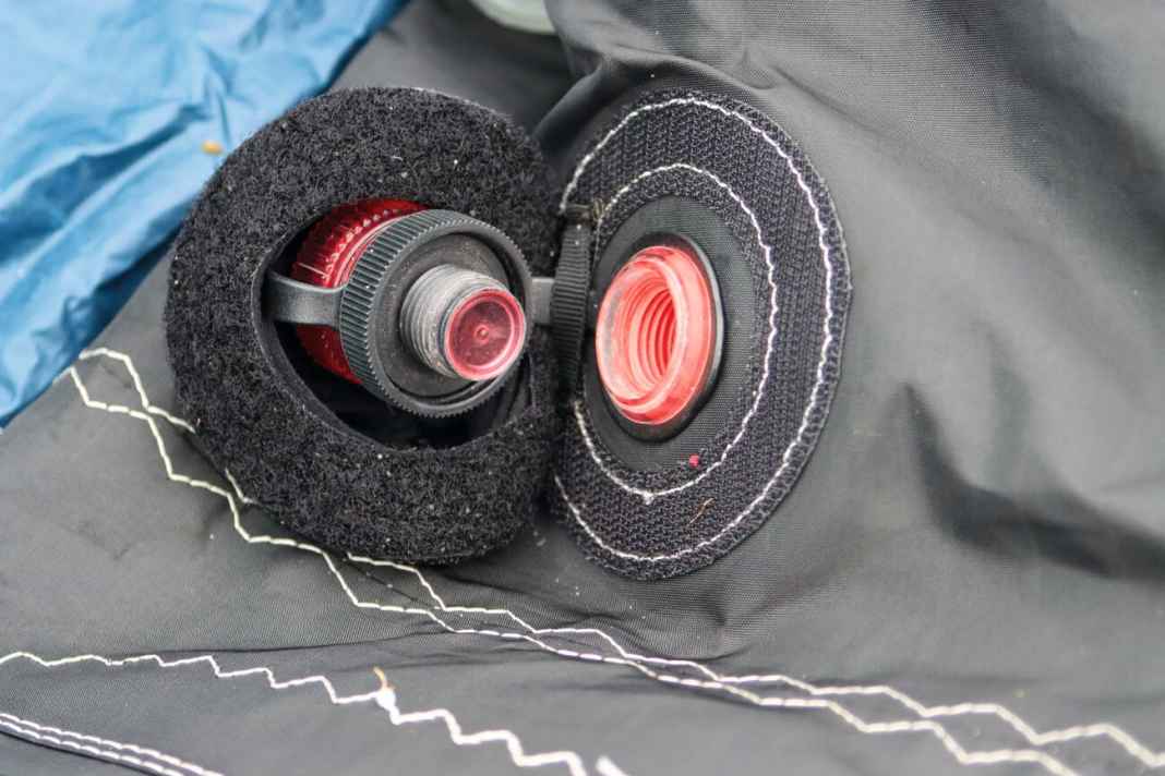 The standard valve in particular is susceptible to damage to the seals when it is screwed in.