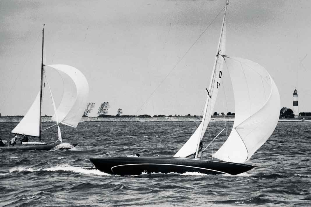The Dragon has coped very well with its Olympic exit after the farewell gala at the 1972 Games off Kiel, but like the Star it has remained a lively and internationally strong class. In the seventies, it was also known as the royal class, as crowned heads repeatedly took part in major competitions. Spain's King Juan Carlos sailed to 15th place in 1972.