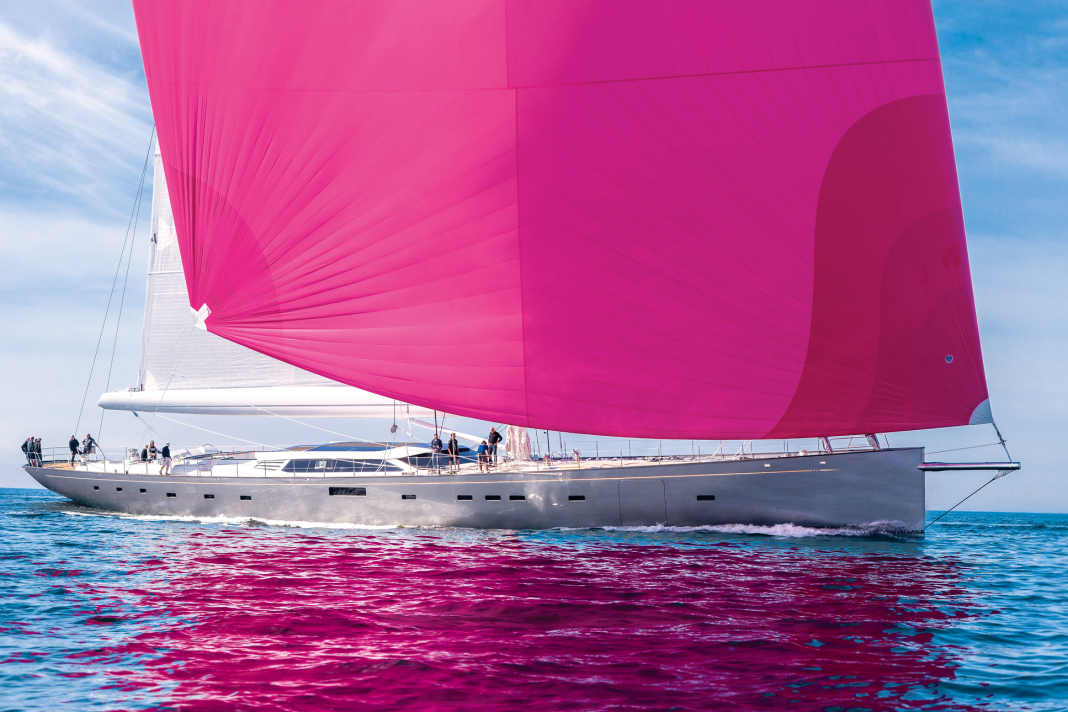 „Pink Gin“ taufte der Eigner Hans Georg Näder seine Segelyacht