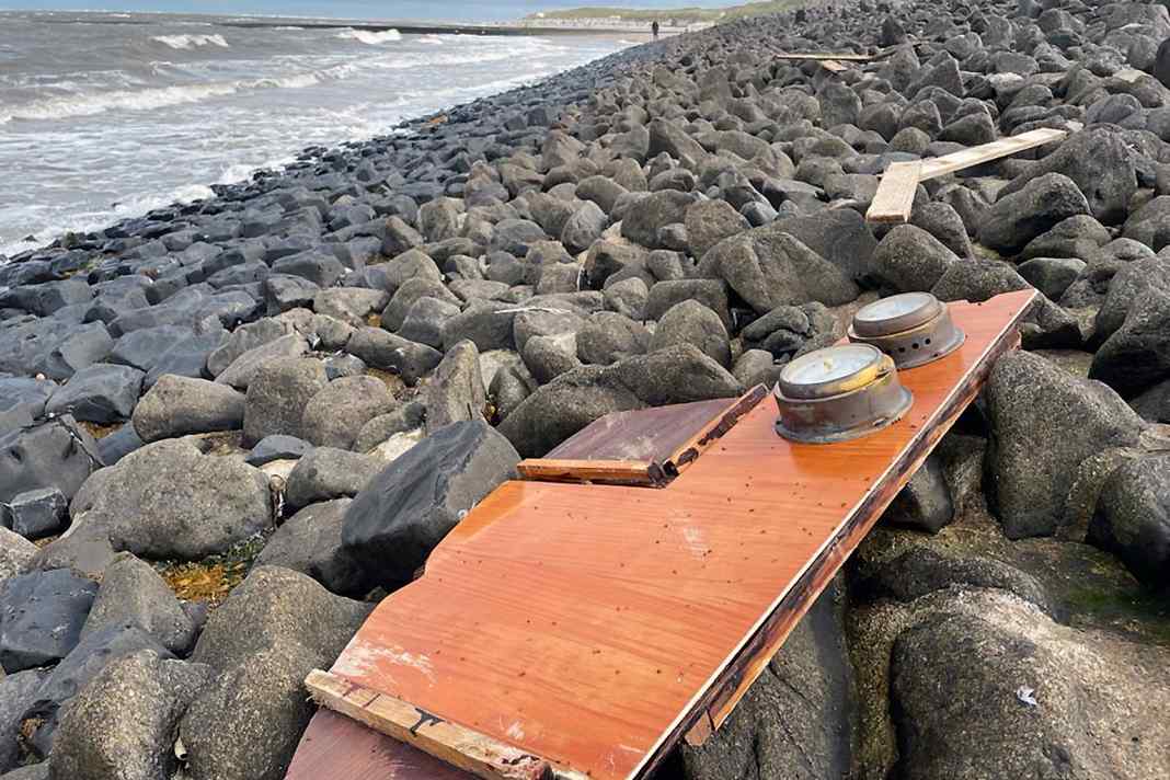 Ein auf Baltrum angeschwemmtes Schott aus der Kajüte zeugt vom Unglück der „Silja“. Das Segelboot war im Seegatt Accumer Ee gesunken