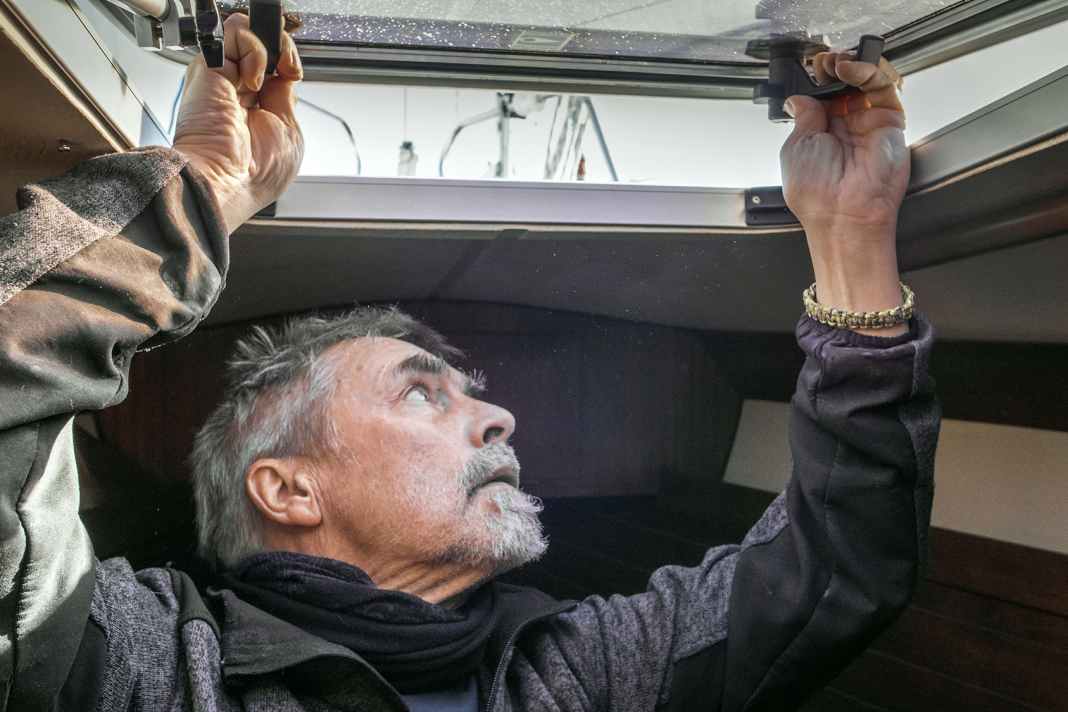 Toutes les écoutilles devraient être soigneusement fermées par défaut une fois au port.