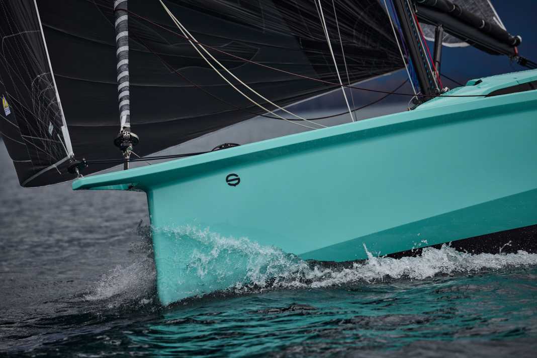 Similar, but not as radical as its big sister: overhanging deck with integrated bowsprit