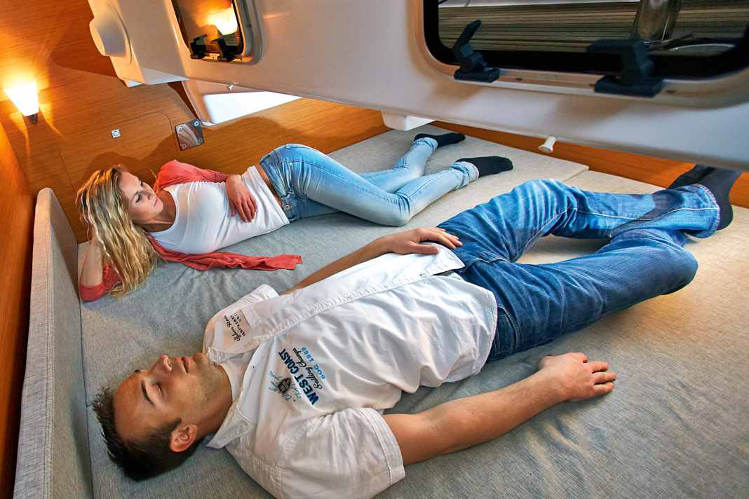 Double cabin aft transverse (example: Sun Odyssey 331)
