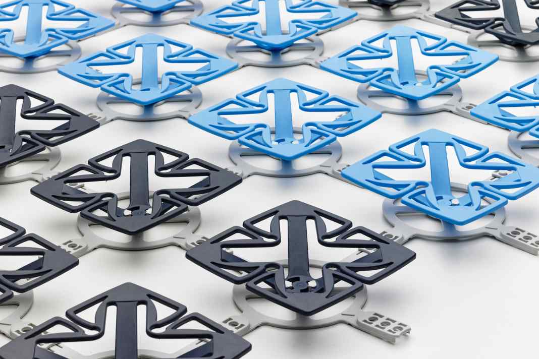 Solution modulaire : dans la série Travel de Froli de Bielefeld, les éléments sont couplés par clips pour former un matelas et posés sur la couchette. Il existe trois duretés différentes pour les épaules et les zones de soutien. Les ressorts peuvent être tournés pour s'adapter aux zones inclinées, et des demi-éléments sont également disponibles. Pour une couchette de 1,40 mètre sur 2,00 mètres, un kit coûte 282 euros. La hauteur de montage est de 3,7 centimètres / www. froli.com