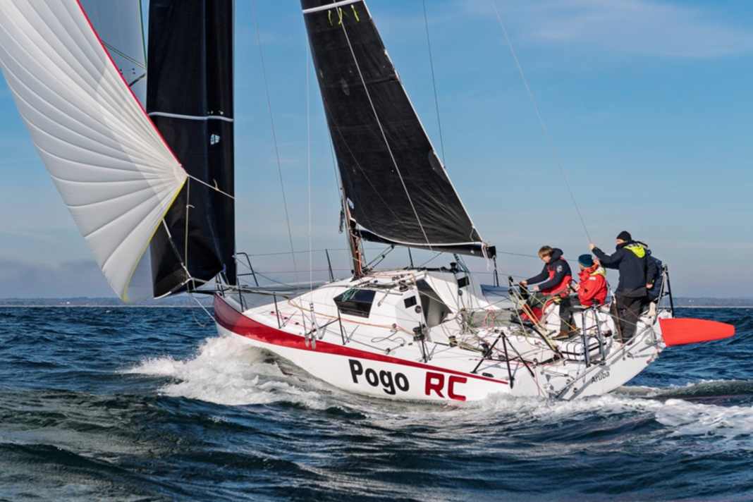 Sous gennaker et par vent, le Pogo RC développe une grande dynamique. Le potentiel de performance est énorme.