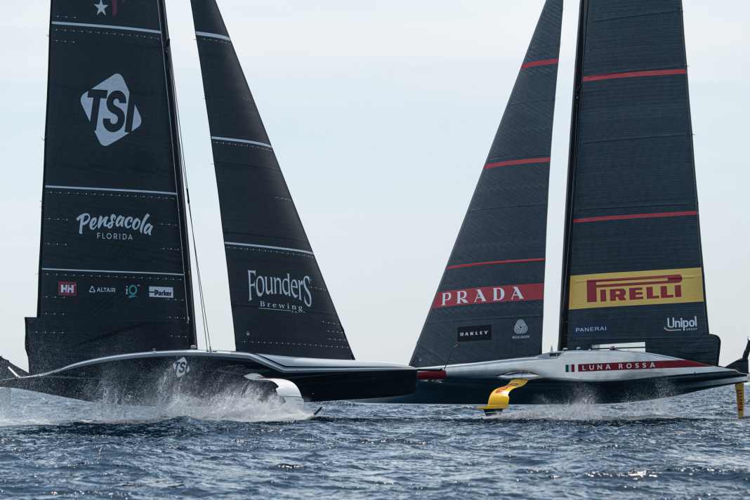 Auf Augenhöhe: die flache „Patriot 2.0“ (l.) und die neue „Luna Rossa“ (r.)