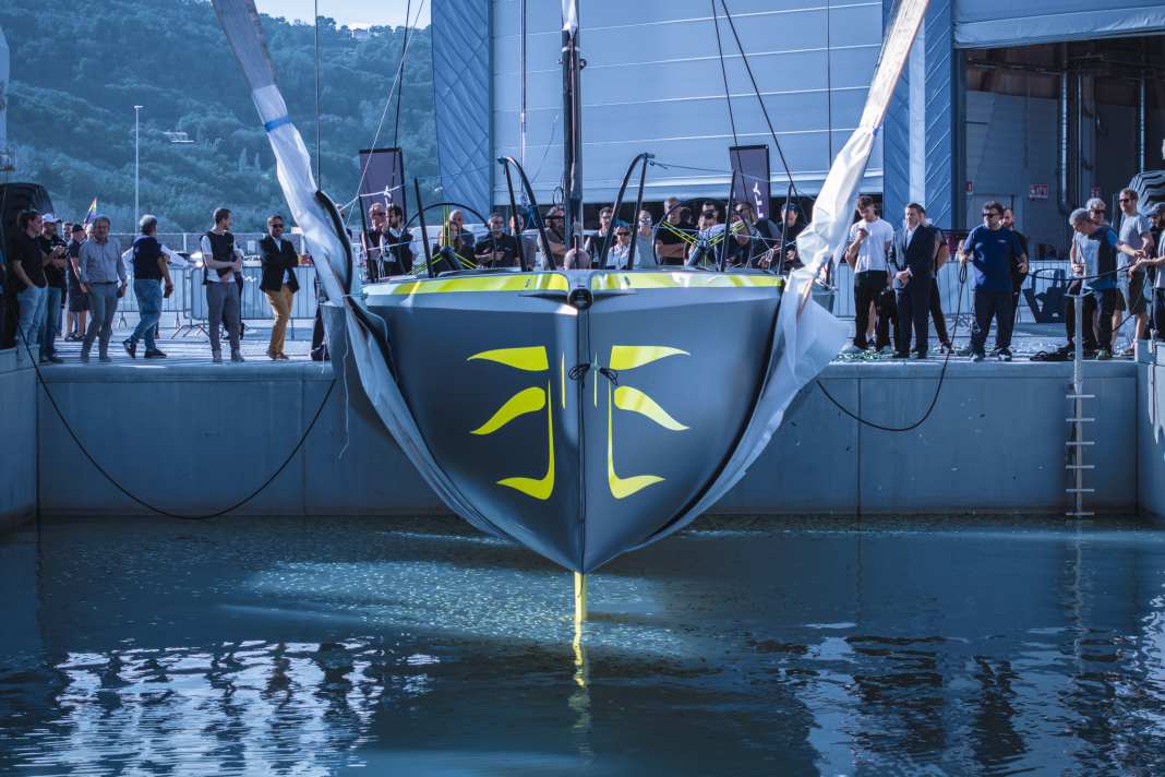 Wally hat mit der Wallyrocket 51 einen leistungsstarken Kohlefaser-Renner entworfen. Geplant ist damit eine neue Einheitsklasse zu begründen. Die erste Baunummer wurde jetzt in Monaco zu Wasser gelassen