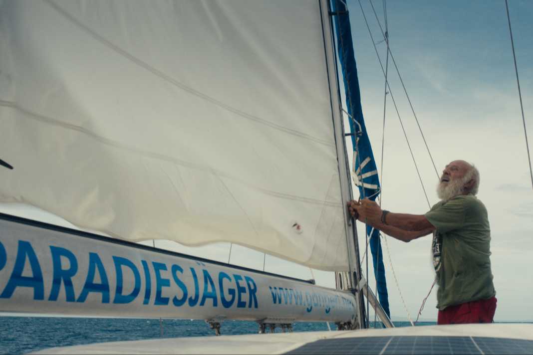 Mettre les voiles - scène avec Wolfgang "Gangerl" Clemens sur son Bavaria.