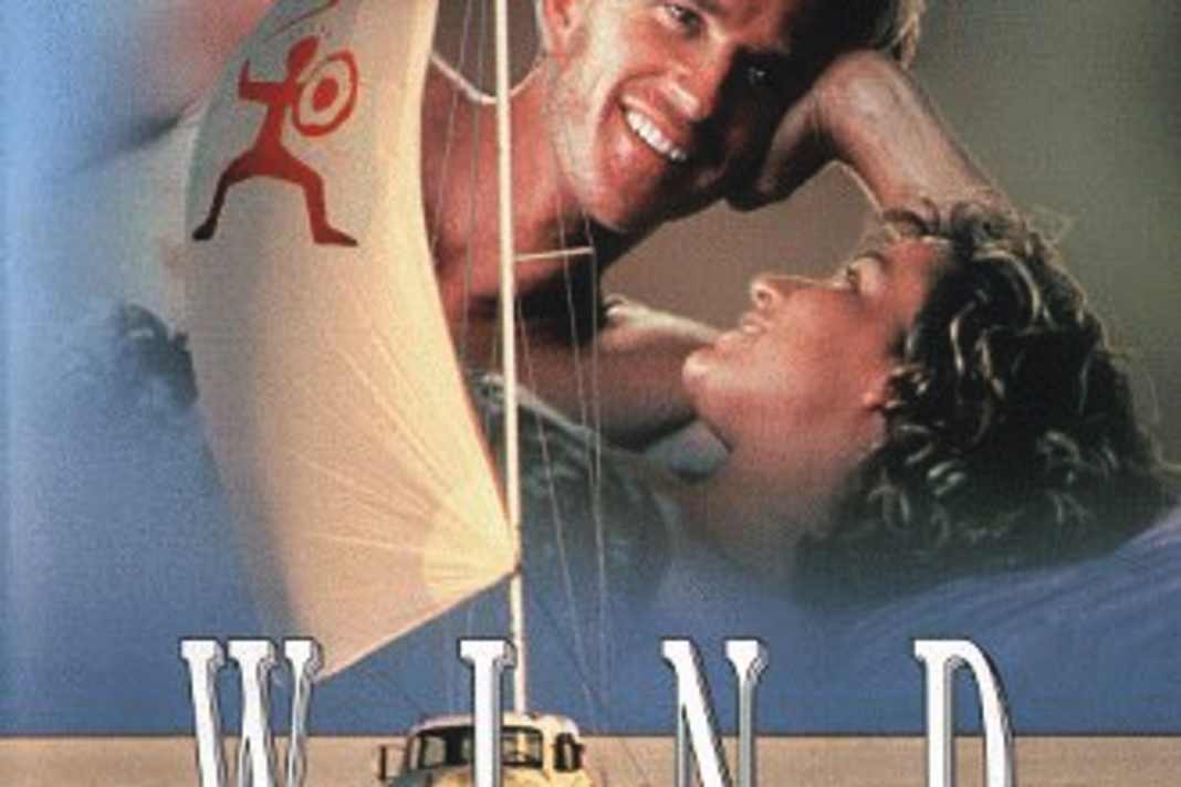 Wind: Der Kino-Klassiker handelt vom US-amerikanischen Segler Will, der die Möglichkeit bekommt, als Taktiker auf einem im America’s Cup teilnehmenden Schiff anzuheuern. Er steckt deshalb im Zwiespalt und muss sich zwischen seiner großen Liebe und dem großen Lebenstraum von der Cup-Teilnahme entscheiden.