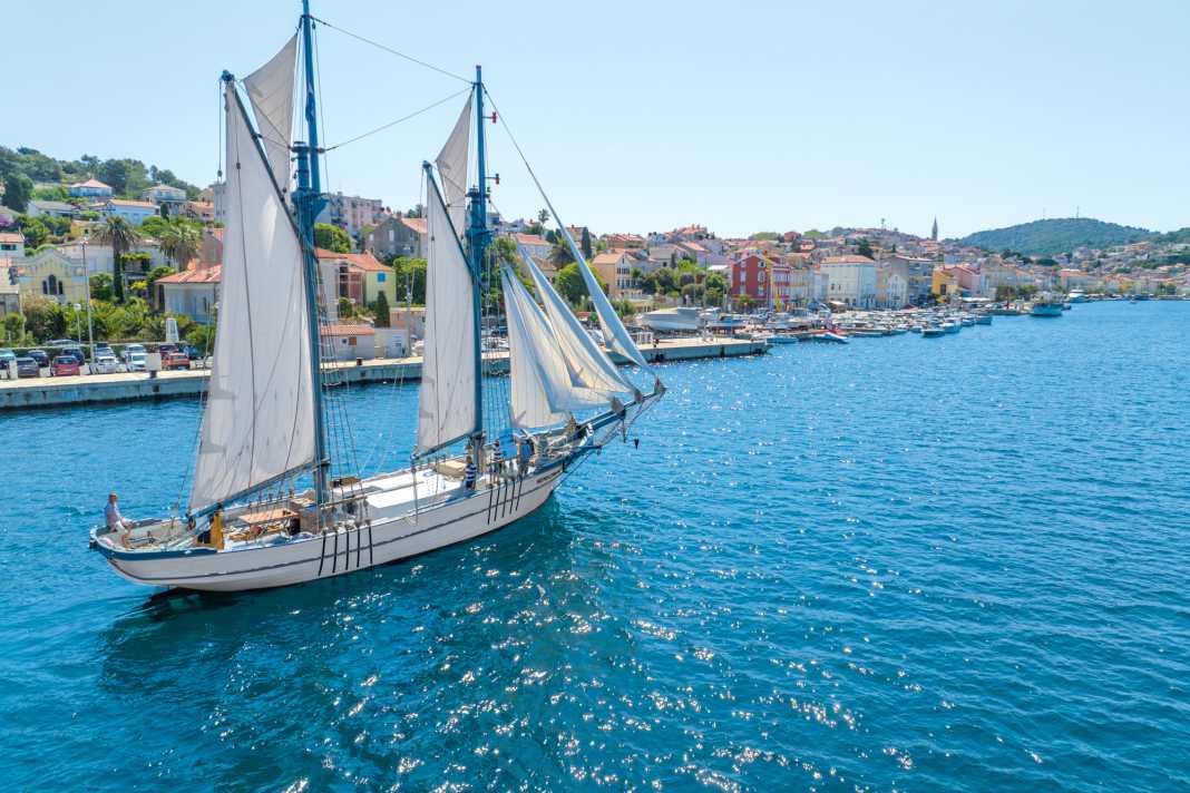 Die „Nerezinac“ vor ihrem Heimathafen auf der in der nördlichen Adria gelegenen Insel Losinj