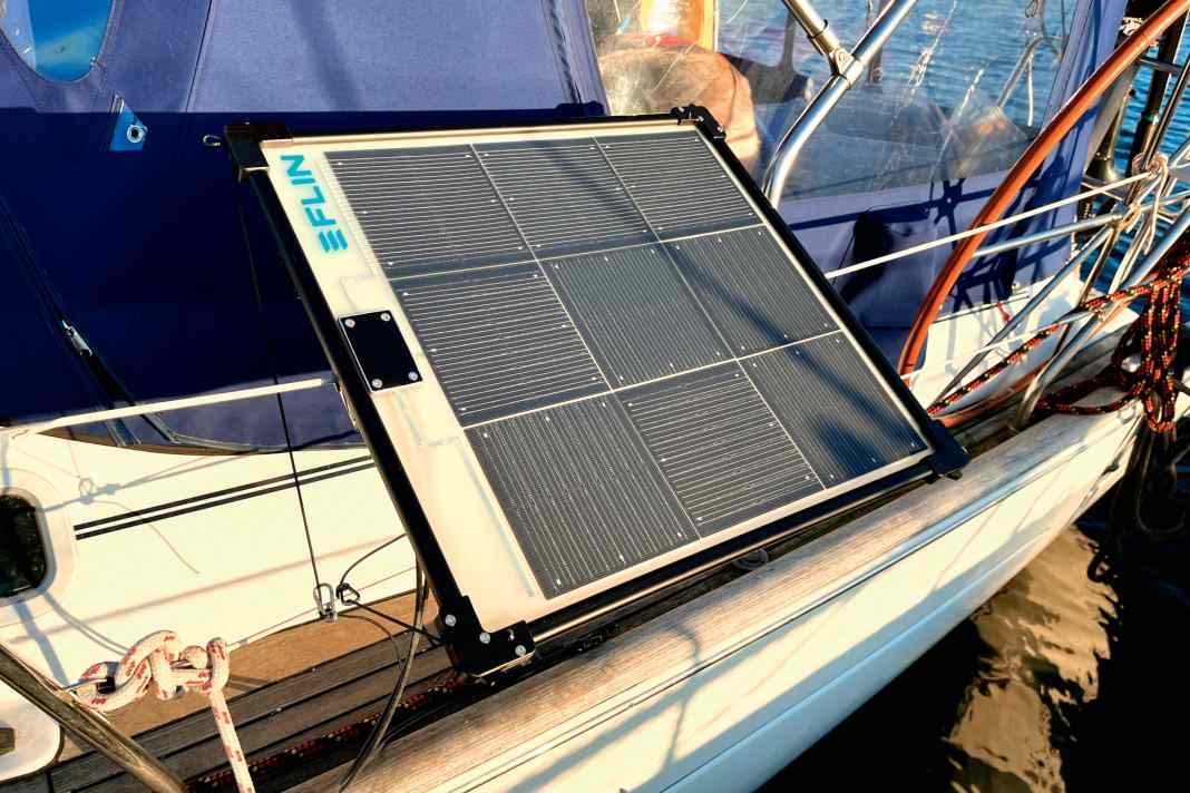Das Flin-Rail lässt sich an der Reling ausrichten. 50 und 100 Watt sind erhältlich