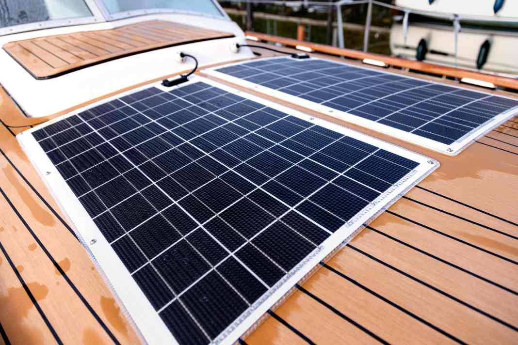 The space in front of the companionway is missing for the dinghy, but is otherwise ideal for placing modules