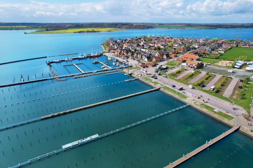 Maasholm: status of jetty repairs at the end of April. Permanent residents can arrive gradually in May, guests only from June