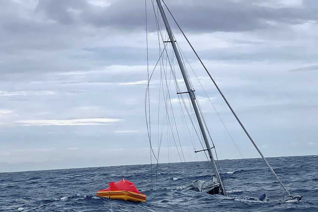 Drammatica fine del sogno di una vita: l'Arcona 460 "IdaLina", in perdita, affonda rapidamente nell'Oceano Pacifico davanti ai proprietari sbalorditi