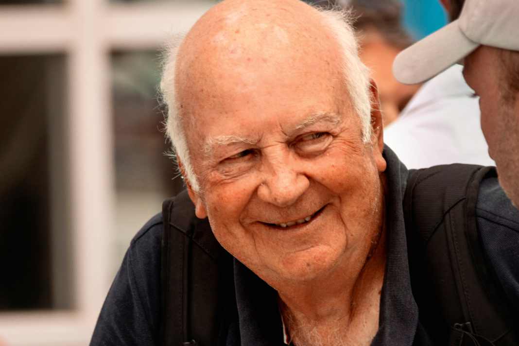 Son visage sympathique est aussi bien connu dans le milieu de la voile que chez les propriétaires de yachts exclusifs. Walter Meier-Kothe se montre de préférence en arrière-plan, mais surtout lorsqu'il navigue sur l'eau.