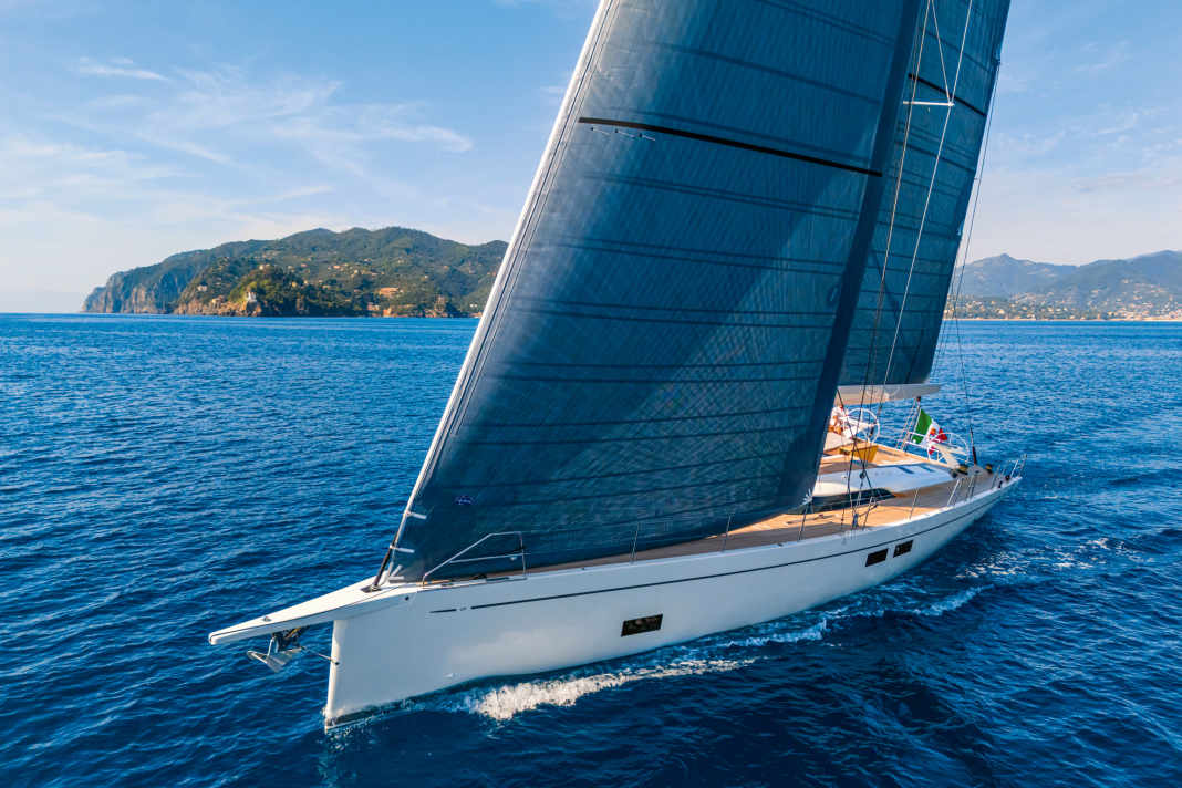 Slim at the front, powerful at the back. The design by Matteo Polli sets attractive accents